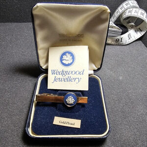 Wedgwood Made in England Sailing Ship Cameo Gold Plated Tie Bar in Orig Box see